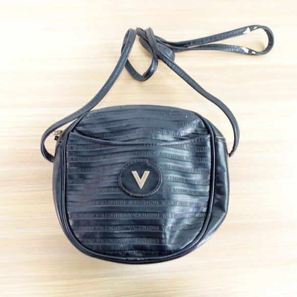 VTG VALENTINO Purse Leather Black Crossbody Small V Logo‎ Sling MARIO VALENTINO